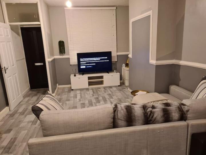 Апартаменты Next To Liverpool Stadium Экстерьер фото